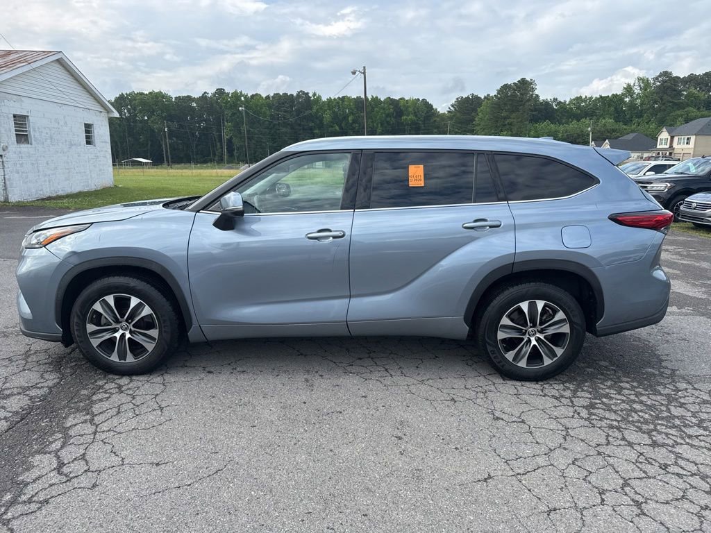 Used 2020 Toyota Highlander XLE FWD image 1