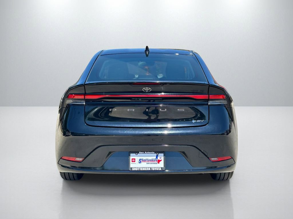 Used 2025 Toyota Prius XLE FWD image 6