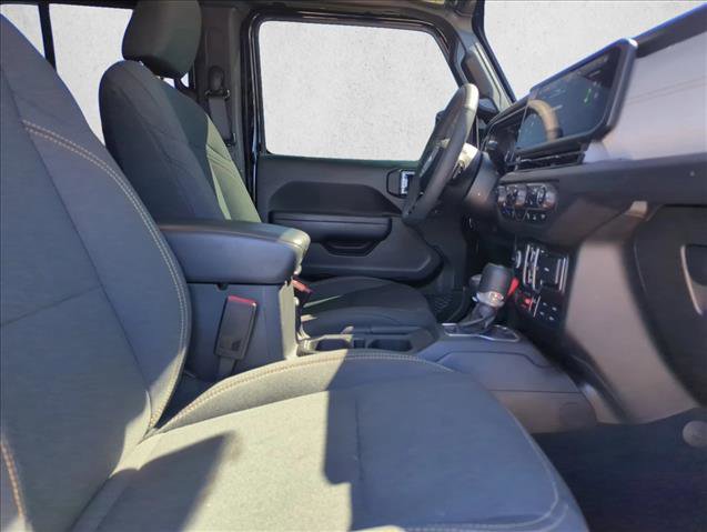 Used 2025 Jeep Wrangler Willys image 21