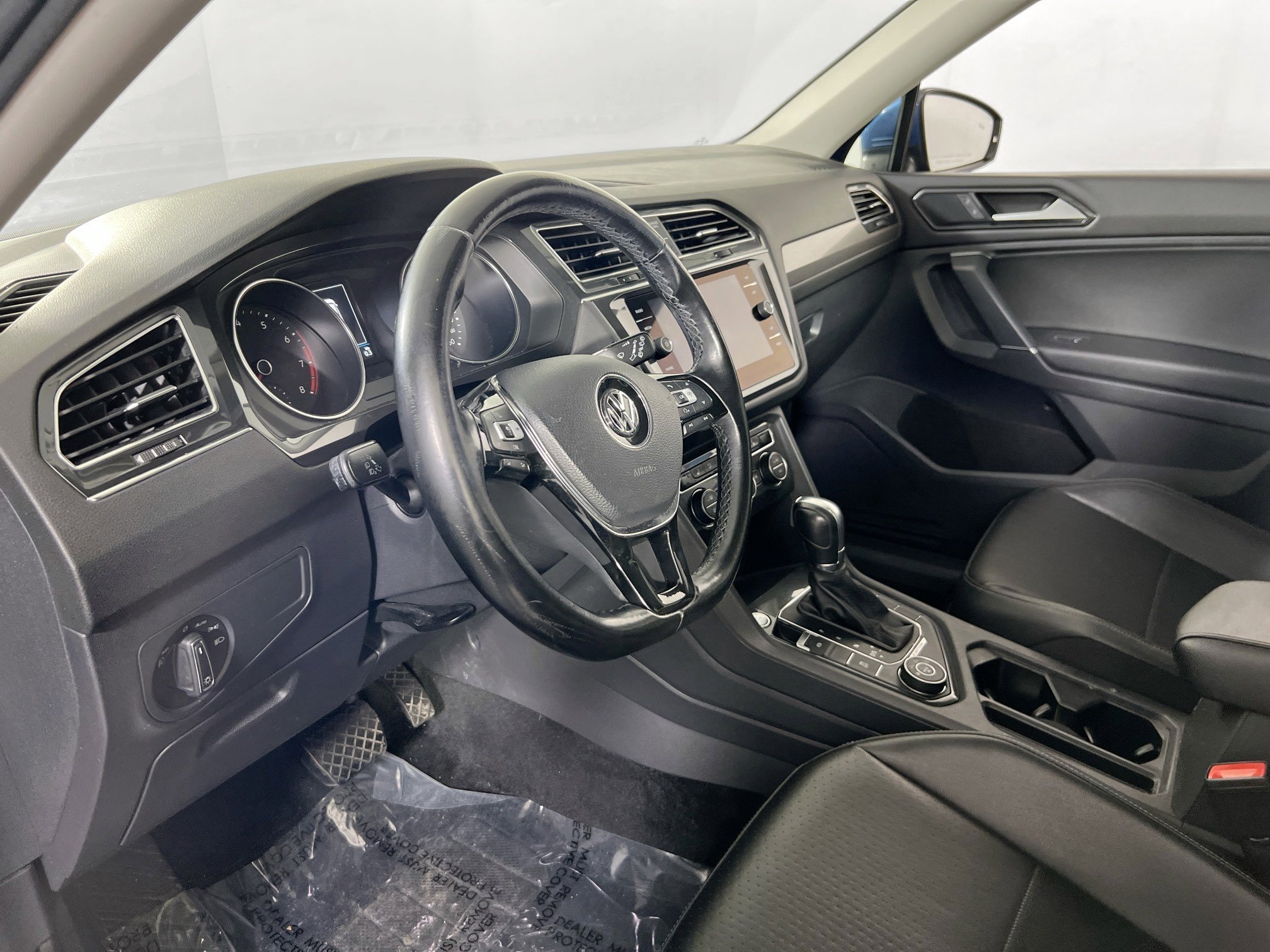 Used 2018 Volkswagen Tiguan SEL image 9