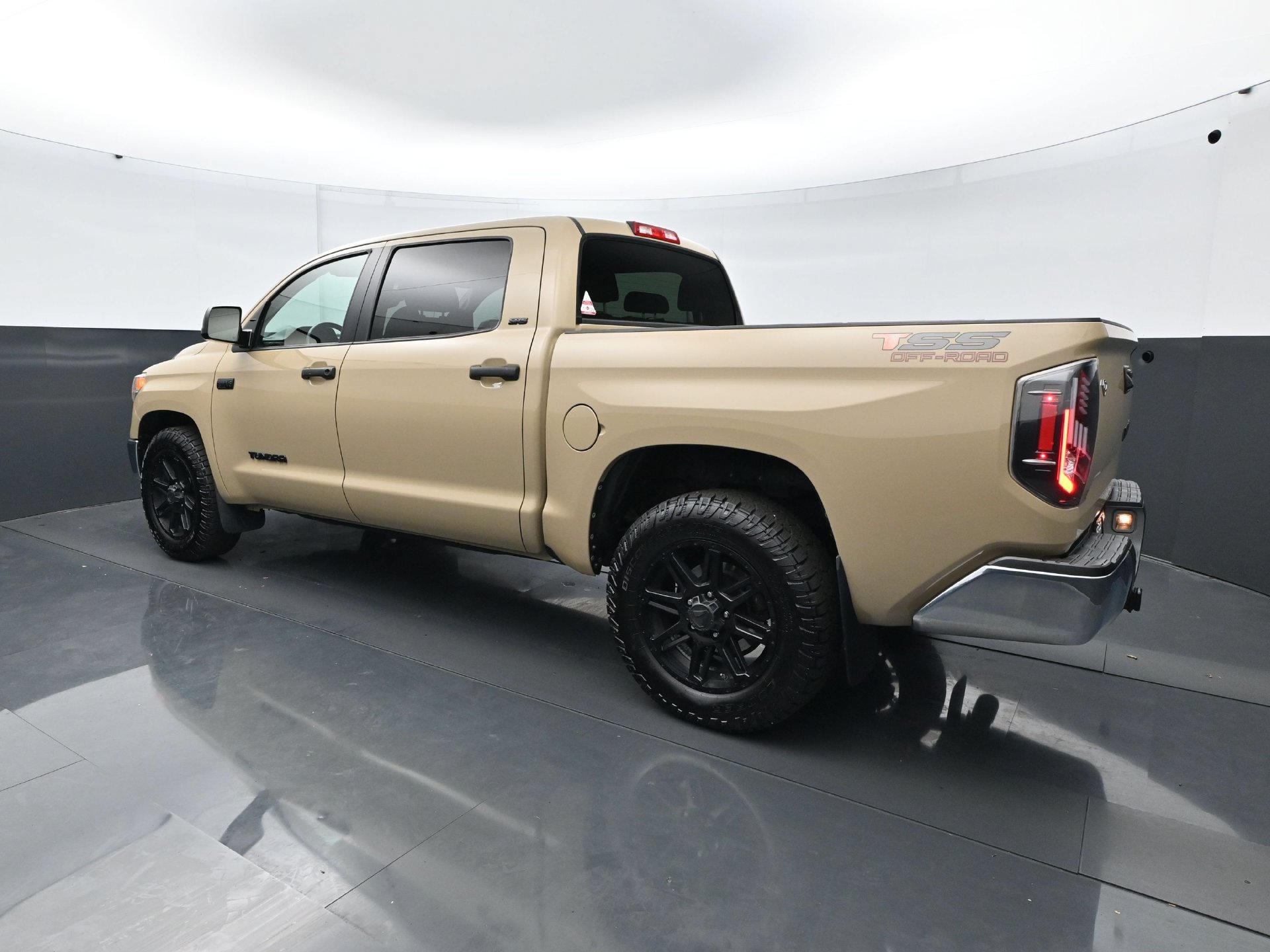 Used 2017 Toyota Tundra SR5 w/ SR5 Upgrade Package RWD image 4