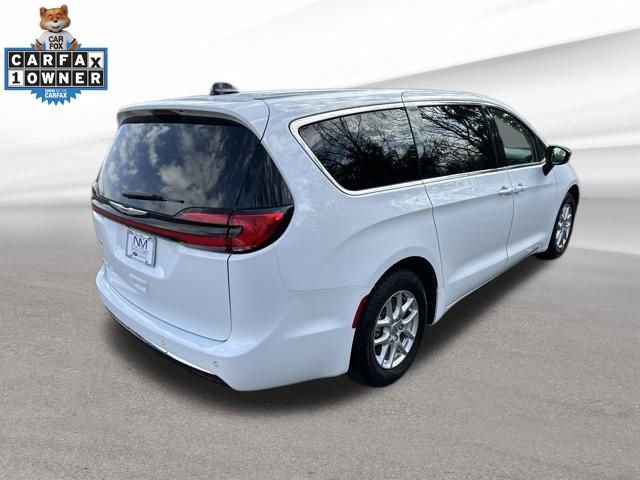 Used 2024 Chrysler Pacifica Touring-L image 8