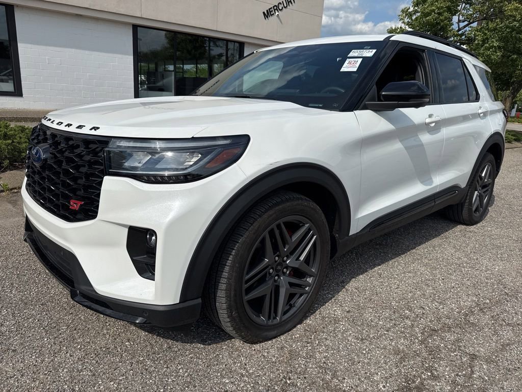 Used 2025 Ford Explorer ST AWD/4WD image 3