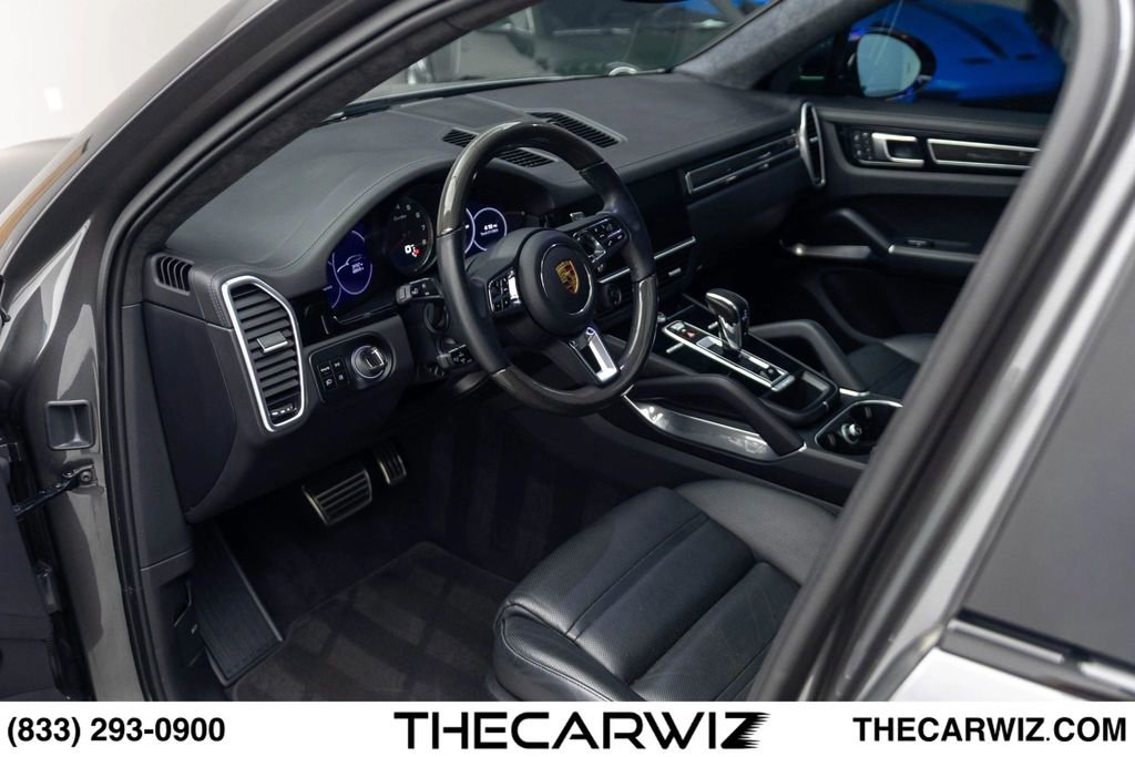 Used 2023 Porsche Cayenne Turbo AWD/4WD image 36