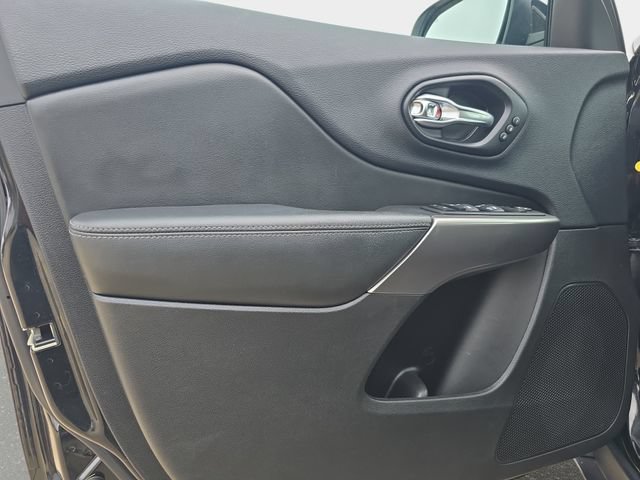 Used 2019 Jeep Cherokee Limited w/ Luxury Group AWD/4WD image 29