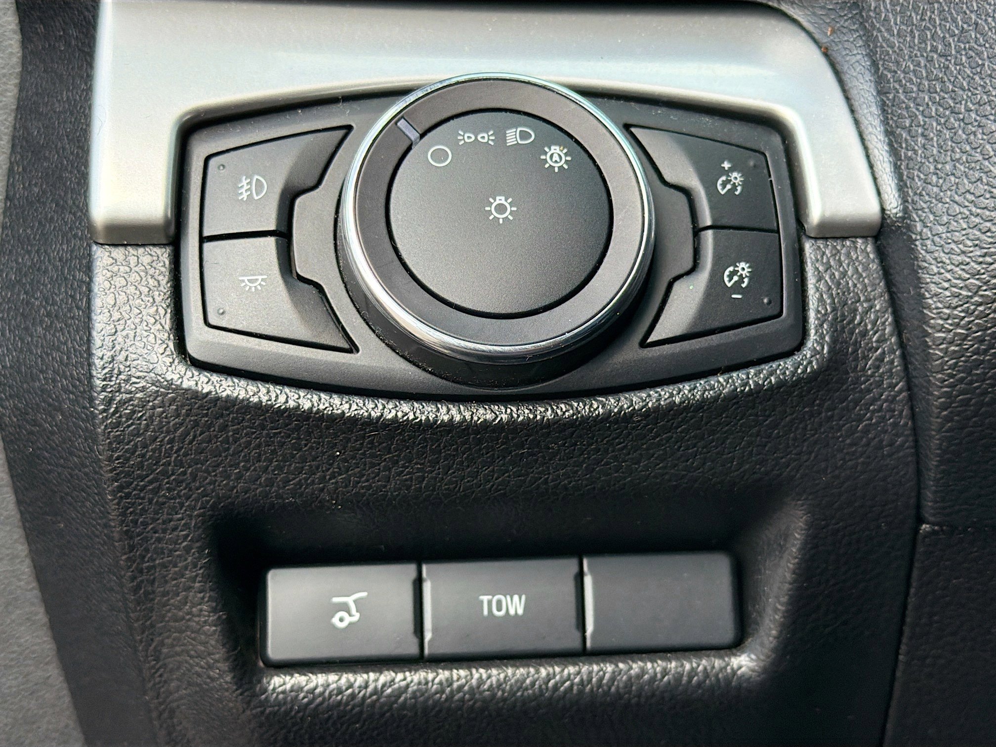 Used 2017 Ford Explorer XLT w/ Equipment Group 202A image 35