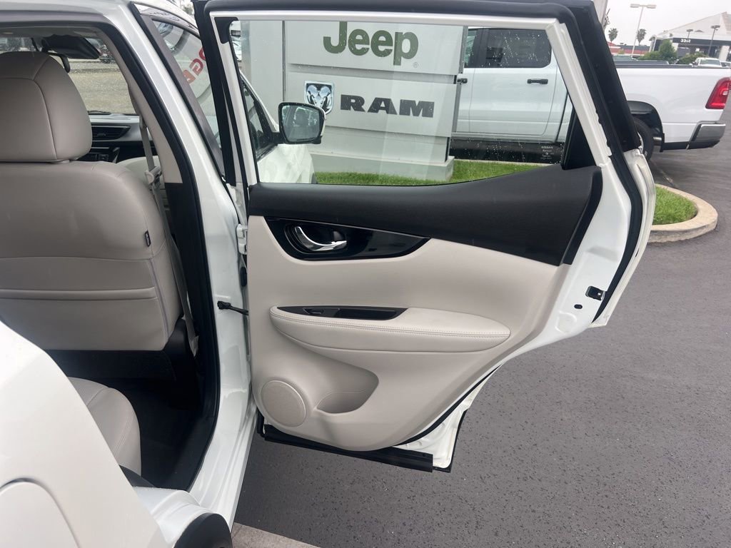 Used 2022 Nissan Rogue Sport SL w/ Premium Package AWD/4WD image 30