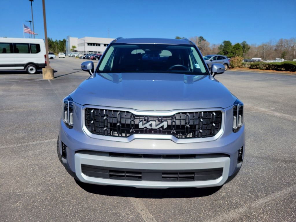 Used 2024 Kia Telluride EX w/ EX Captain's Chair Package image 8