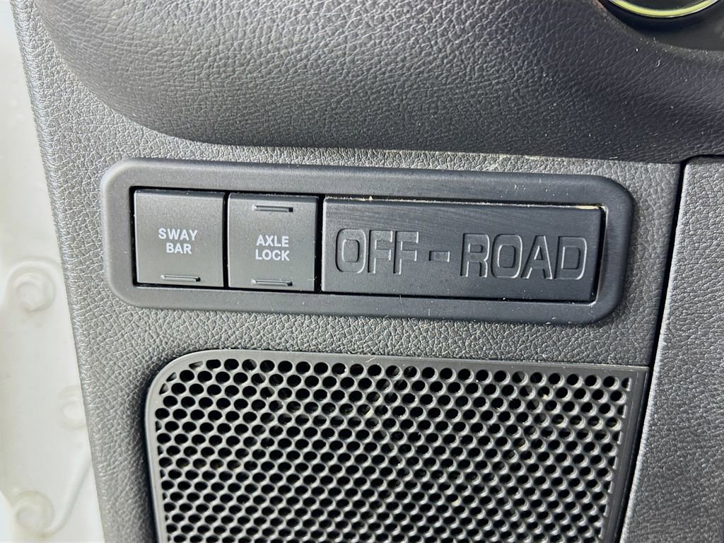 Used 2016 Jeep Wrangler Unlimited Rubicon w/ Connectivity Group AWD/4WD image 17