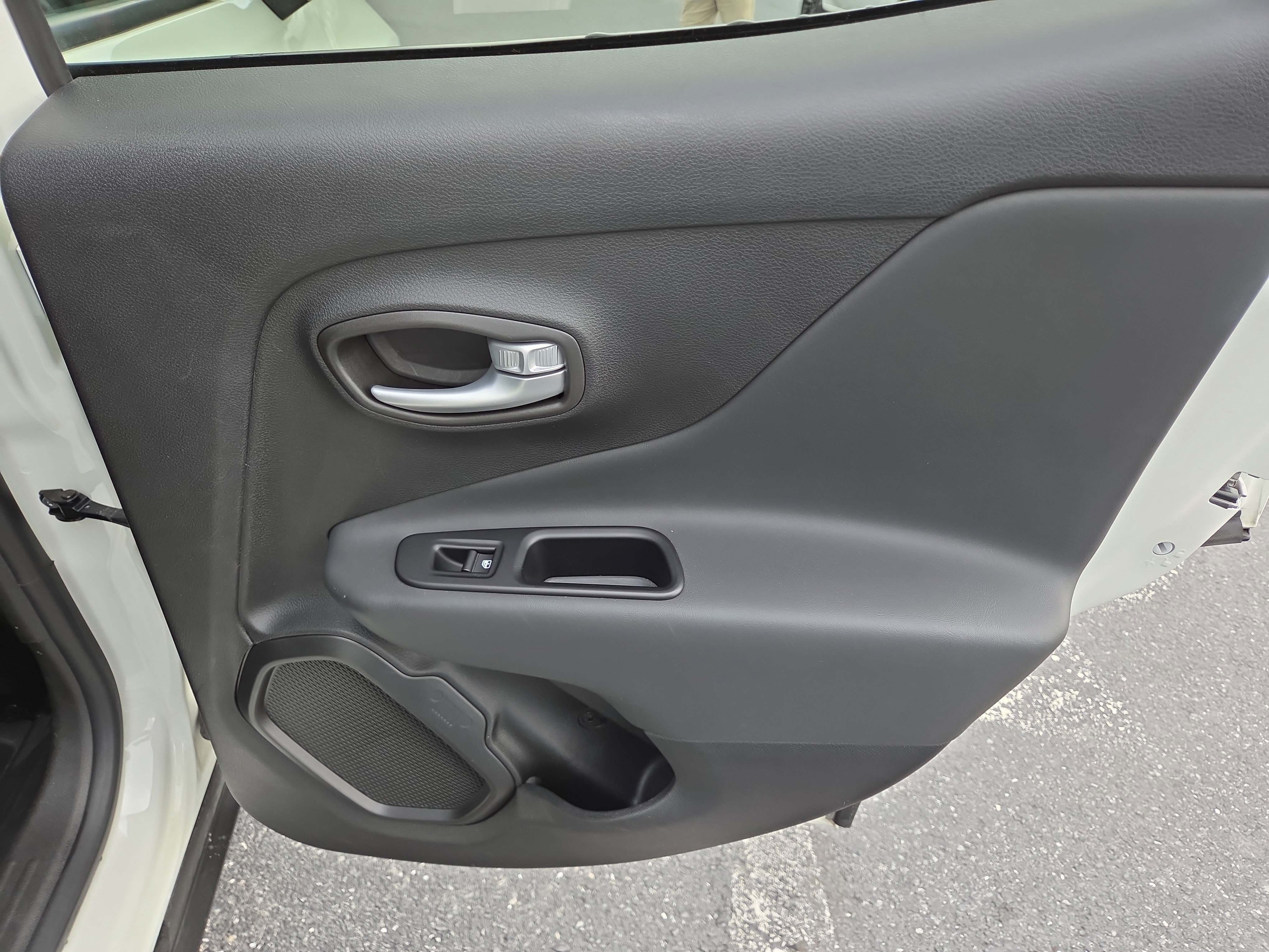 Certified 2023 Jeep Renegade Latitude AWD/4WD image 19