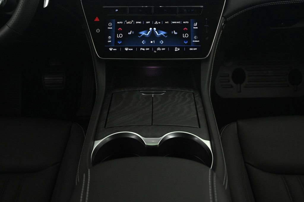 Used 2025 Maserati Grecale GT image 13