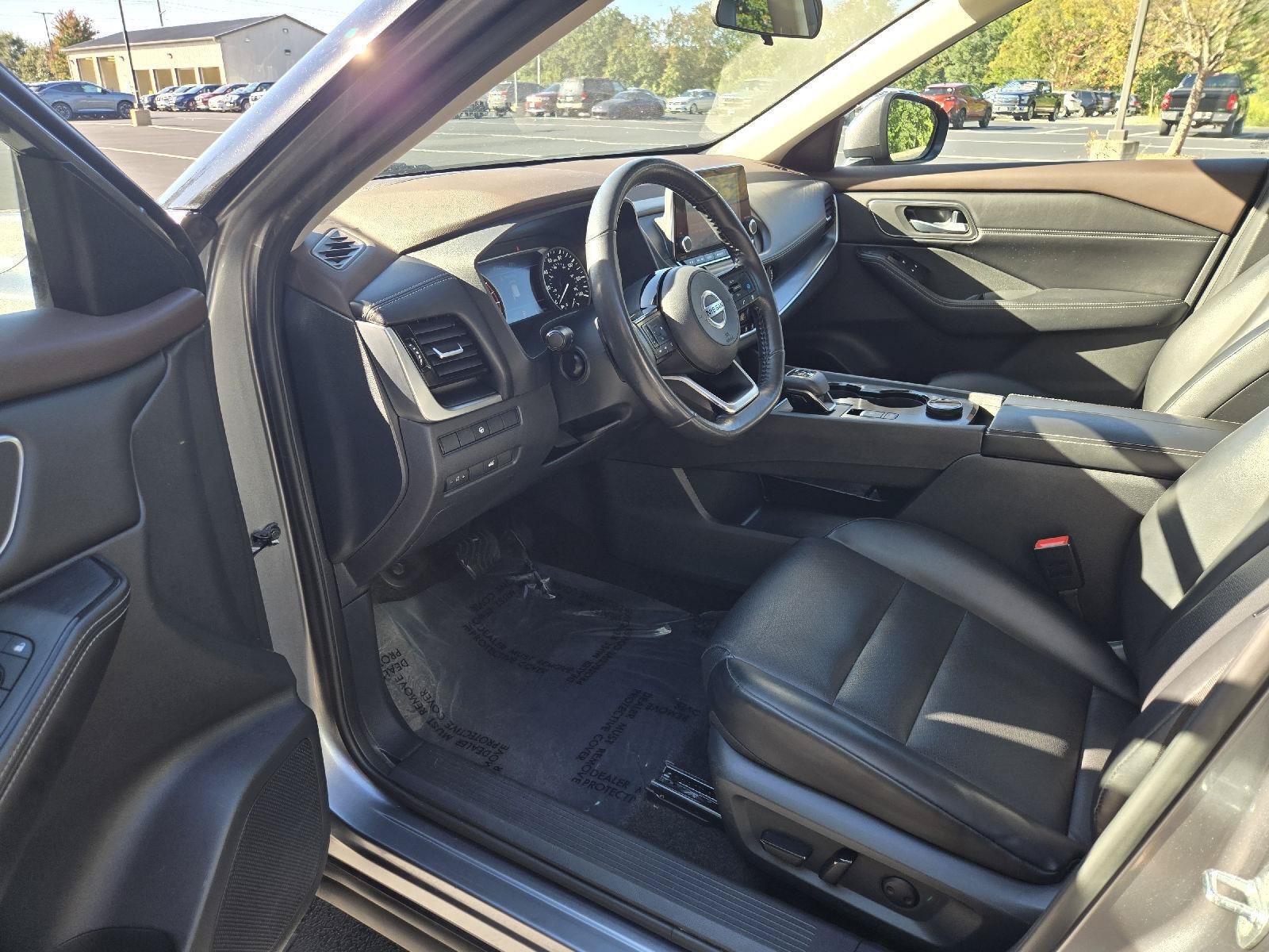 Used 2021 Nissan Rogue SV w/ Premium Package AWD/4WD image 12