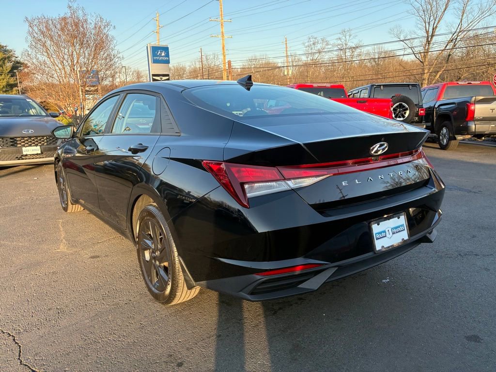 Used 2023 Hyundai Elantra SEL image 5