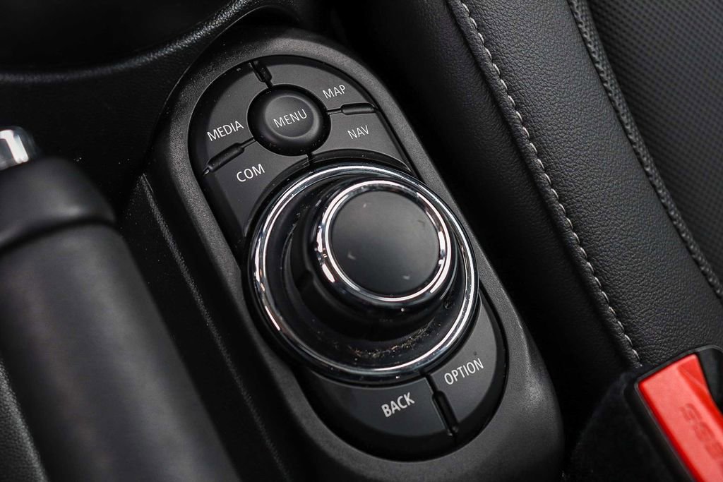 Used 2024 MINI Cooper 4-Door Hardtop FWD image 25