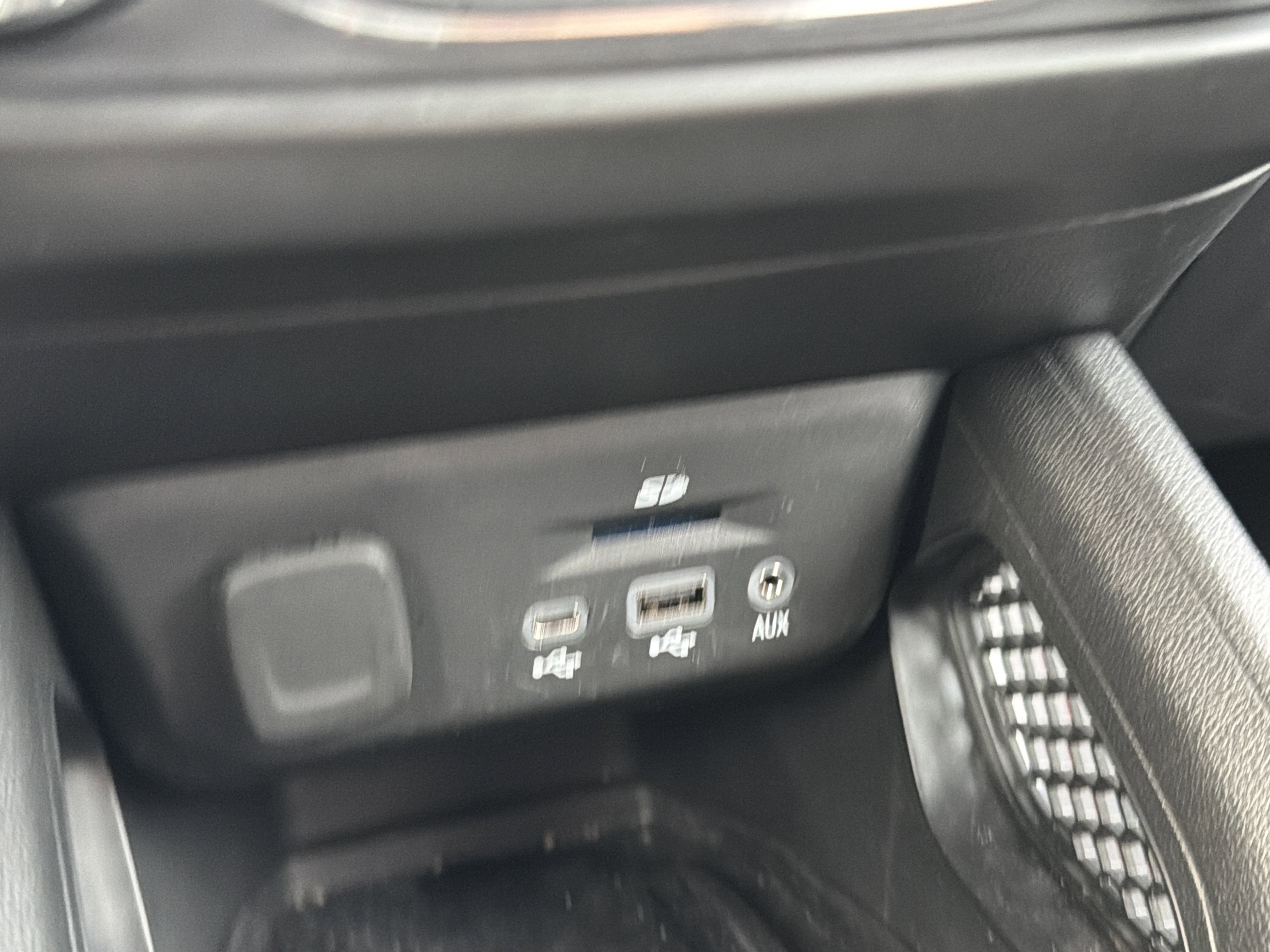 Used 2023 Chevrolet TrailBlazer RS w/ Technology Package image 22