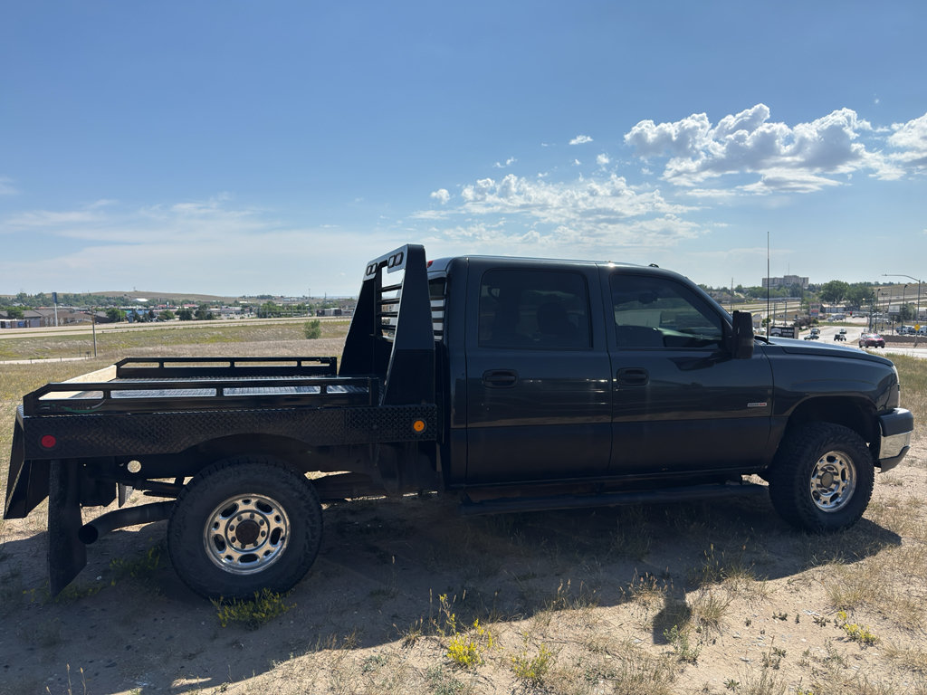 Used 2005 Chevrolet Silverado 2500 LT w/ Heavy-Duty Power Package AWD/4WD image 4