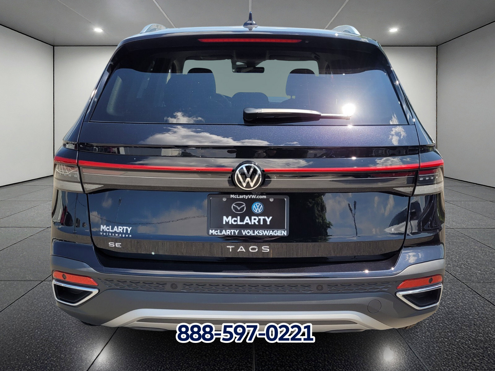 New 2025 Volkswagen Taos SE image 4