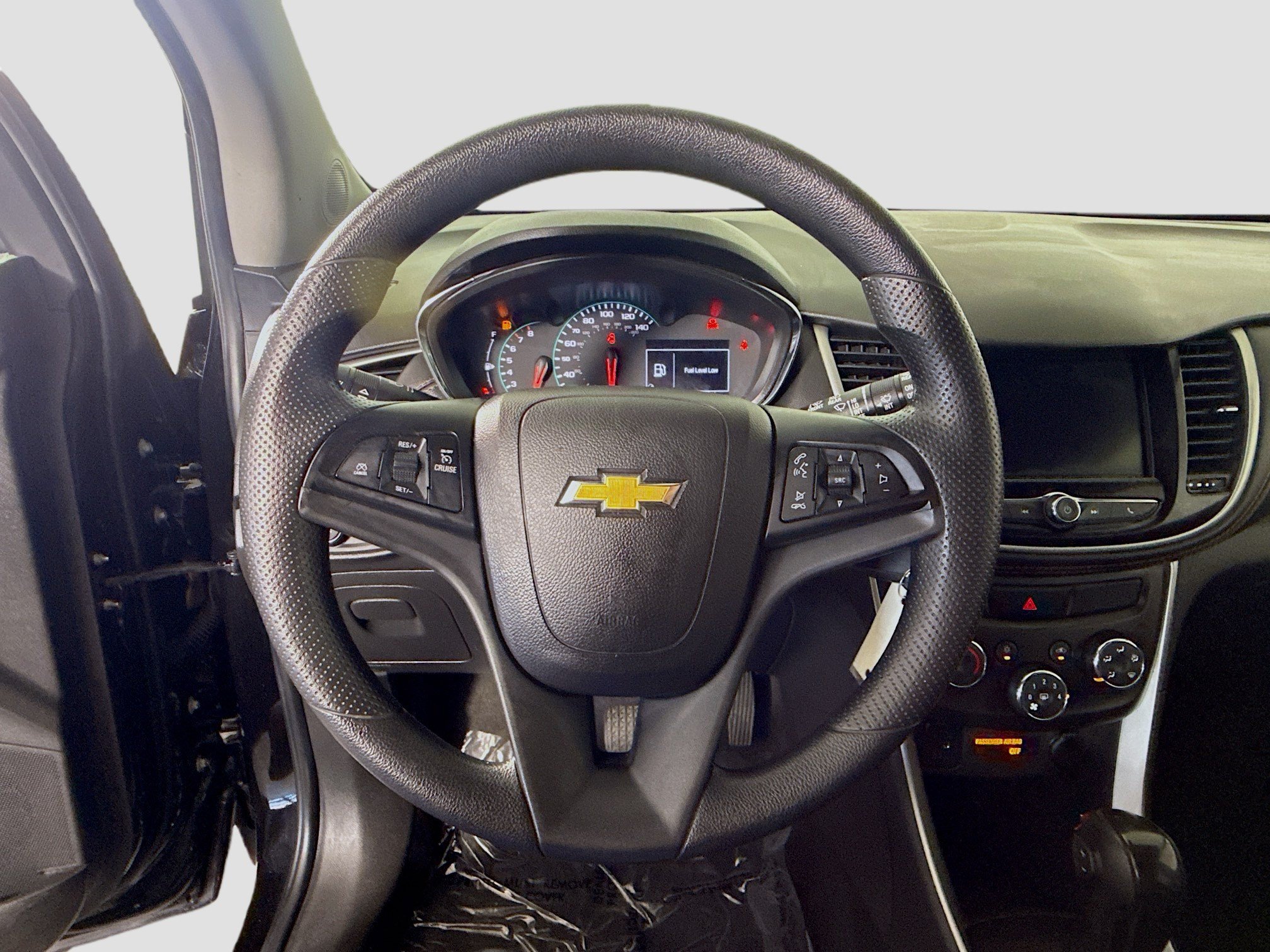 Used 2021 Chevrolet Trax LS w/ Tint and Cruise Package FWD image 13