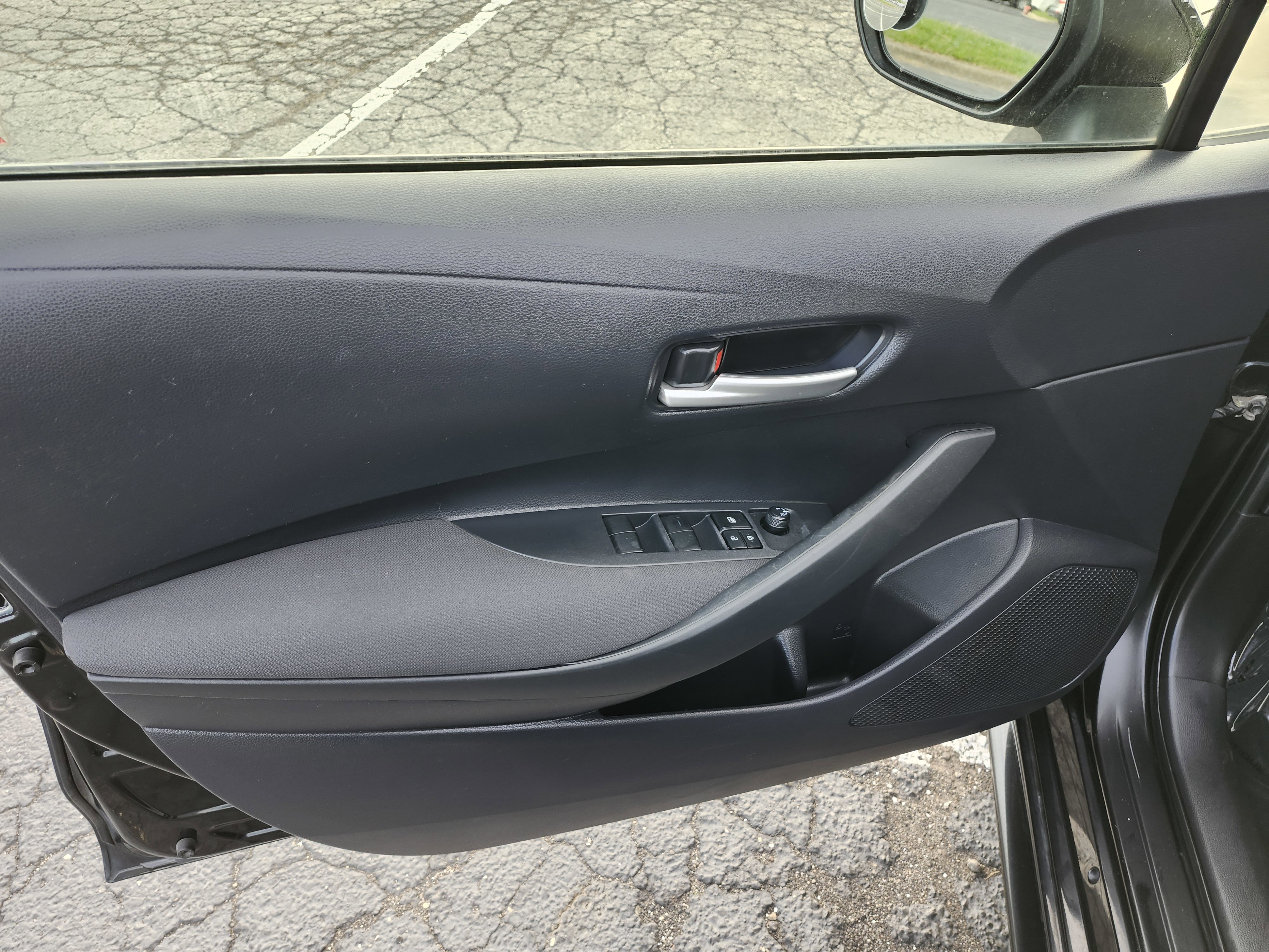 Used 2020 Toyota Corolla LE FWD image 21