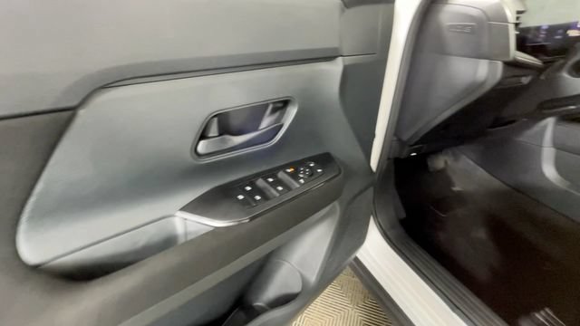 Used 2025 Nissan Kicks S FWD image 18