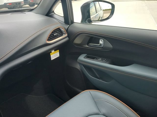 New 2027 Chrysler Pacifica Pinnacle w/ Theater Group AWD/4WD image 20