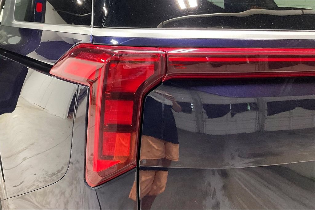 Used 2026 Kia Carnival LXS FWD image 38