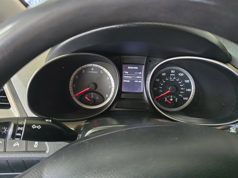 Used 2015 Hyundai Santa Fe Sport FWD image 23