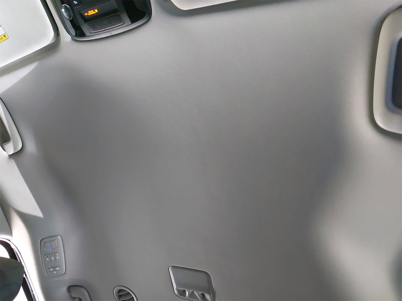 Used 2024 Kia Carnival LX image 35