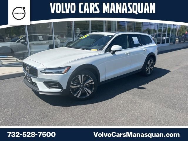 Certified 2025 Volvo V60 B5 Cross Country Plus AWD/4WD image 1