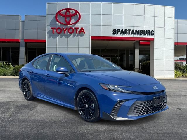 Used 2025 Toyota Camry SE image 1