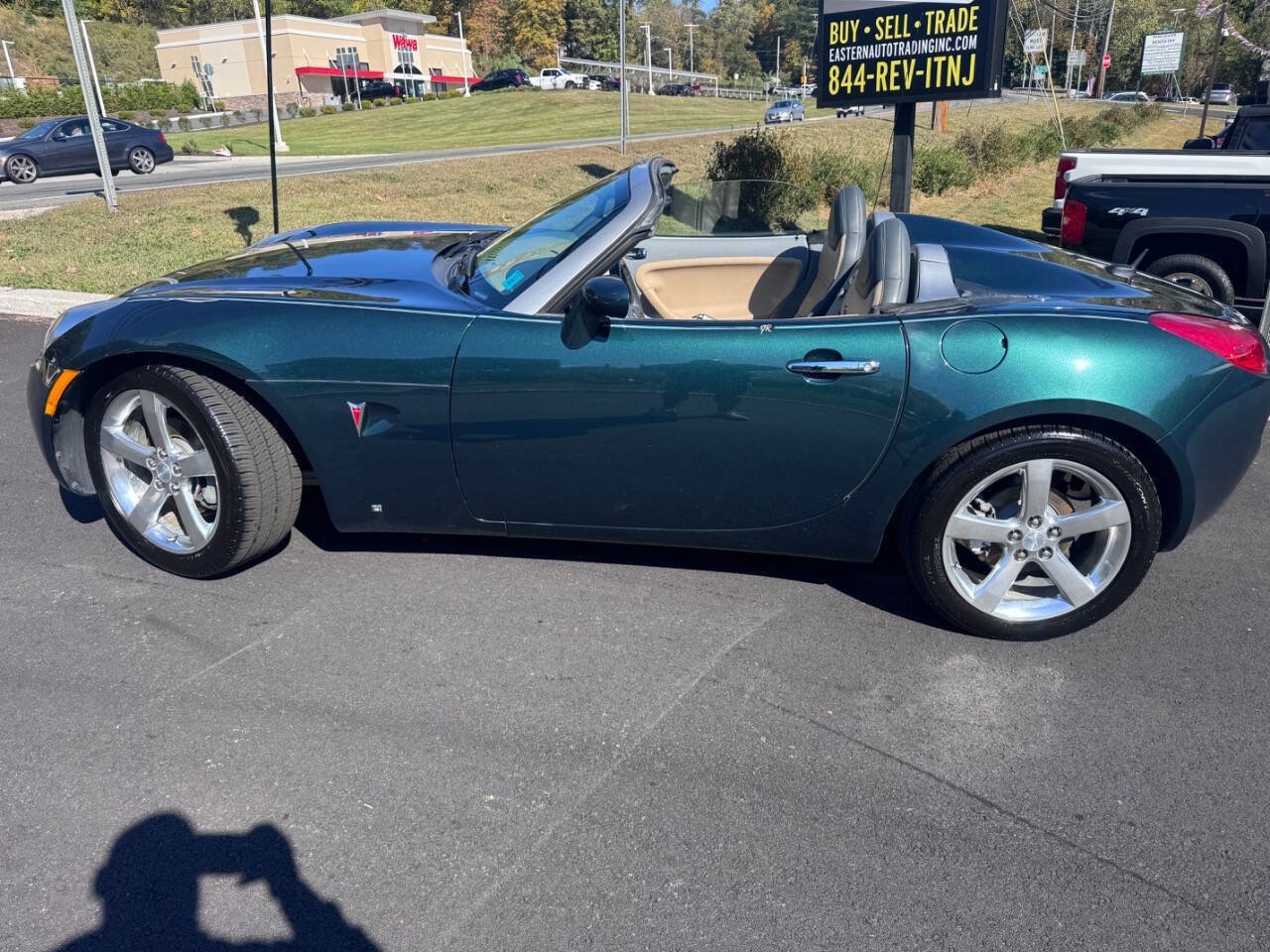 Used 2007 Pontiac Solstice Convertible w/ Premium Package image 2