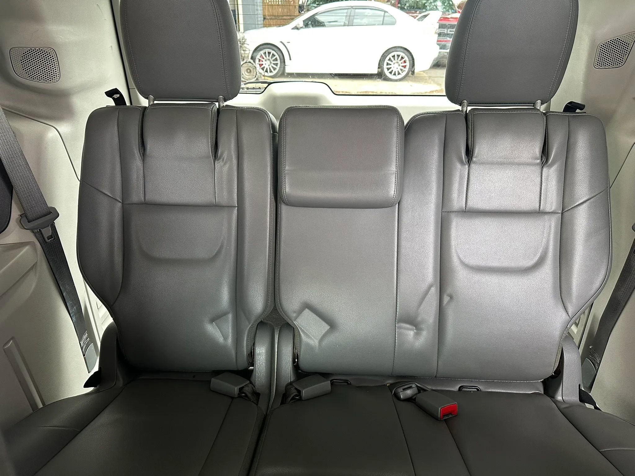 Used 2011 Volkswagen Routan SE FWD image 15