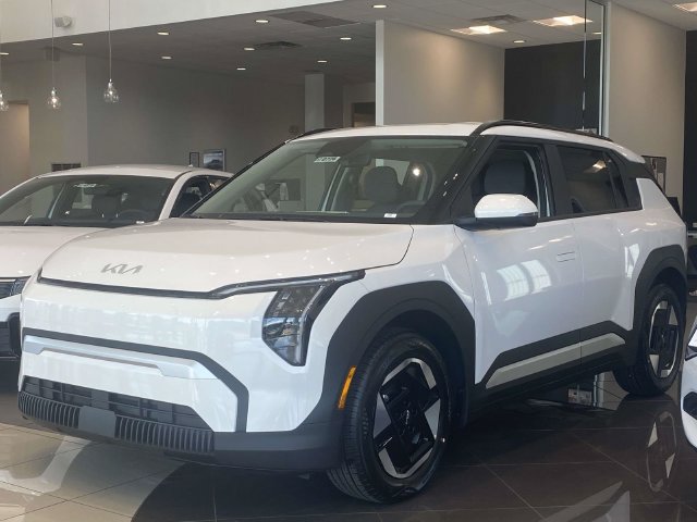 New 2027 Kia EV3 FWD image 7