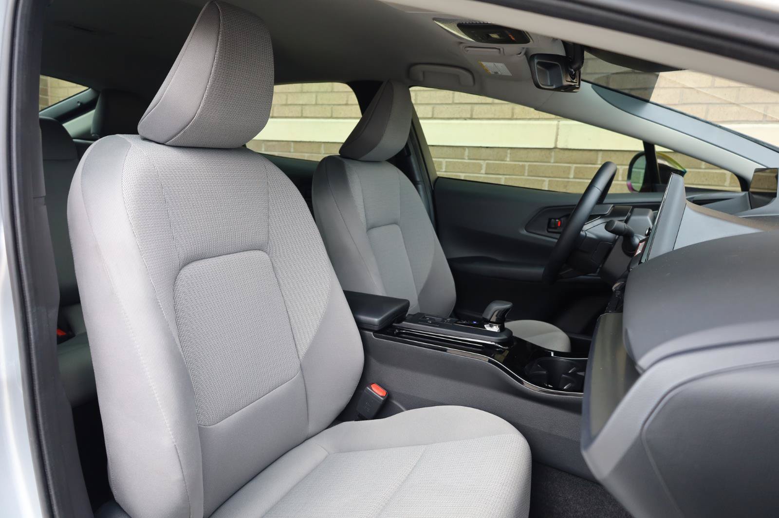 Used 2024 Toyota Prius LE FWD image 27