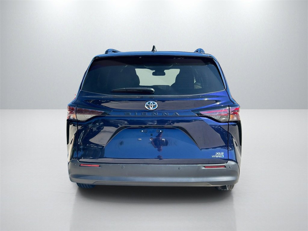 Used 2023 Toyota Sienna XLE image 6