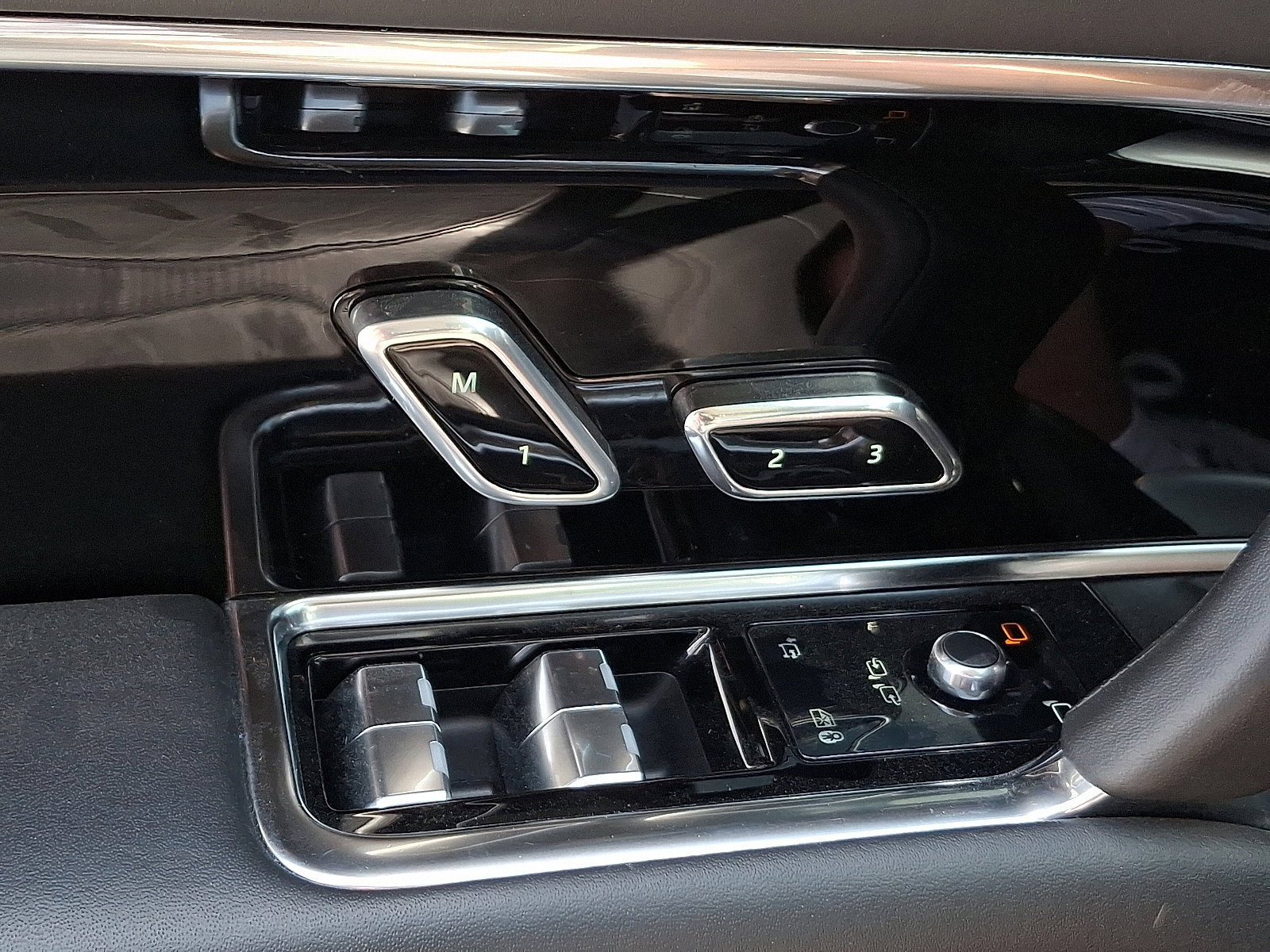 Certified 2024 Land Rover Range Rover Long Wheelbase SE image 25