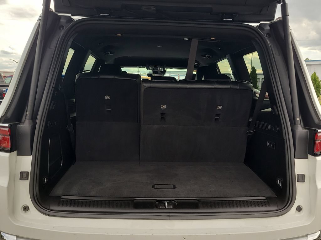 Certified 2022 Jeep Wagoneer Series III w/ Flexible Seating Group RWD image 8