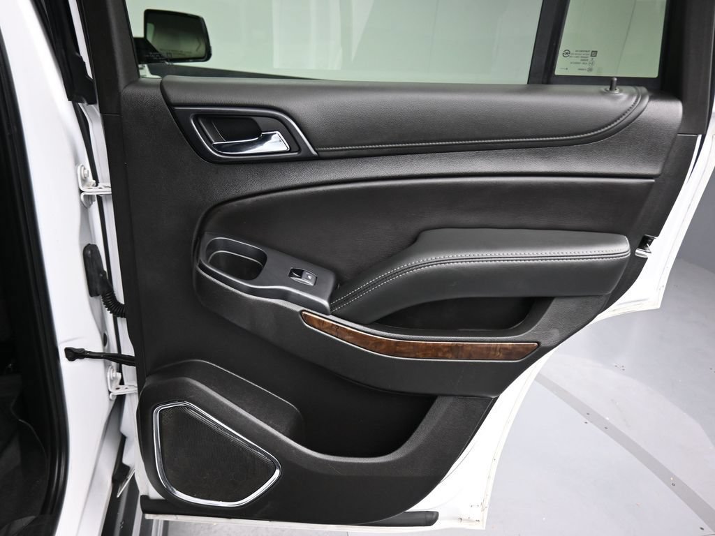 Used 2019 Chevrolet Tahoe LT w/ Luxury Package AWD/4WD image 39
