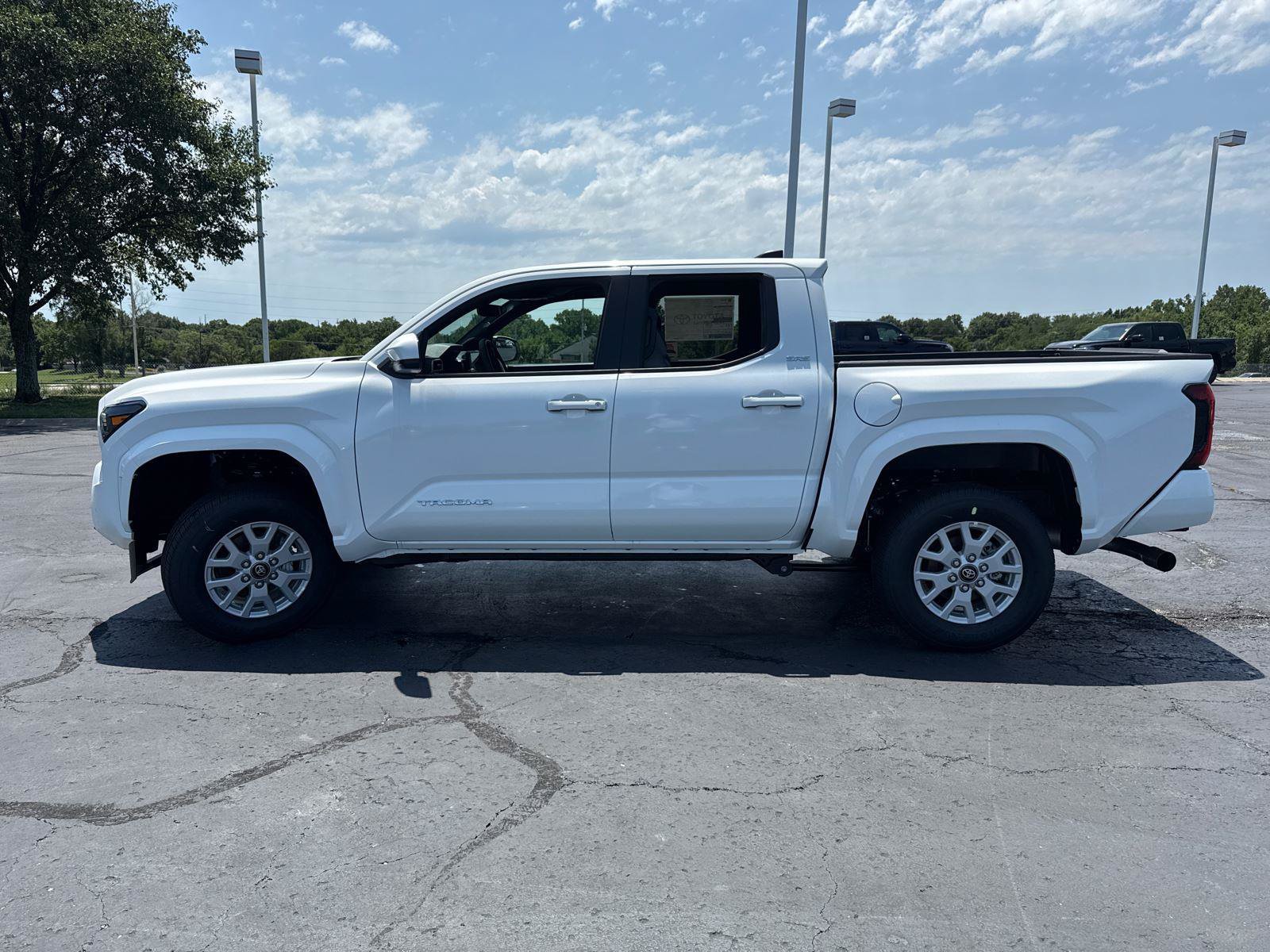 Used 2026 Toyota Tacoma SR5 AWD/4WD image 5