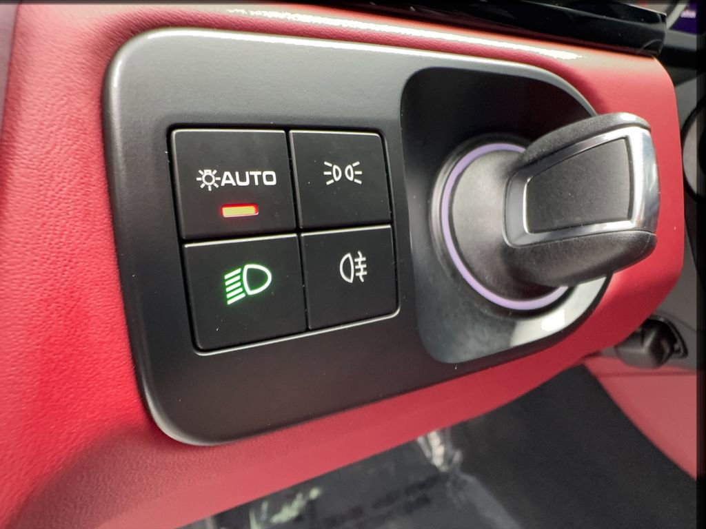 Used 2023 Porsche Cayenne Platinum Edition image 33