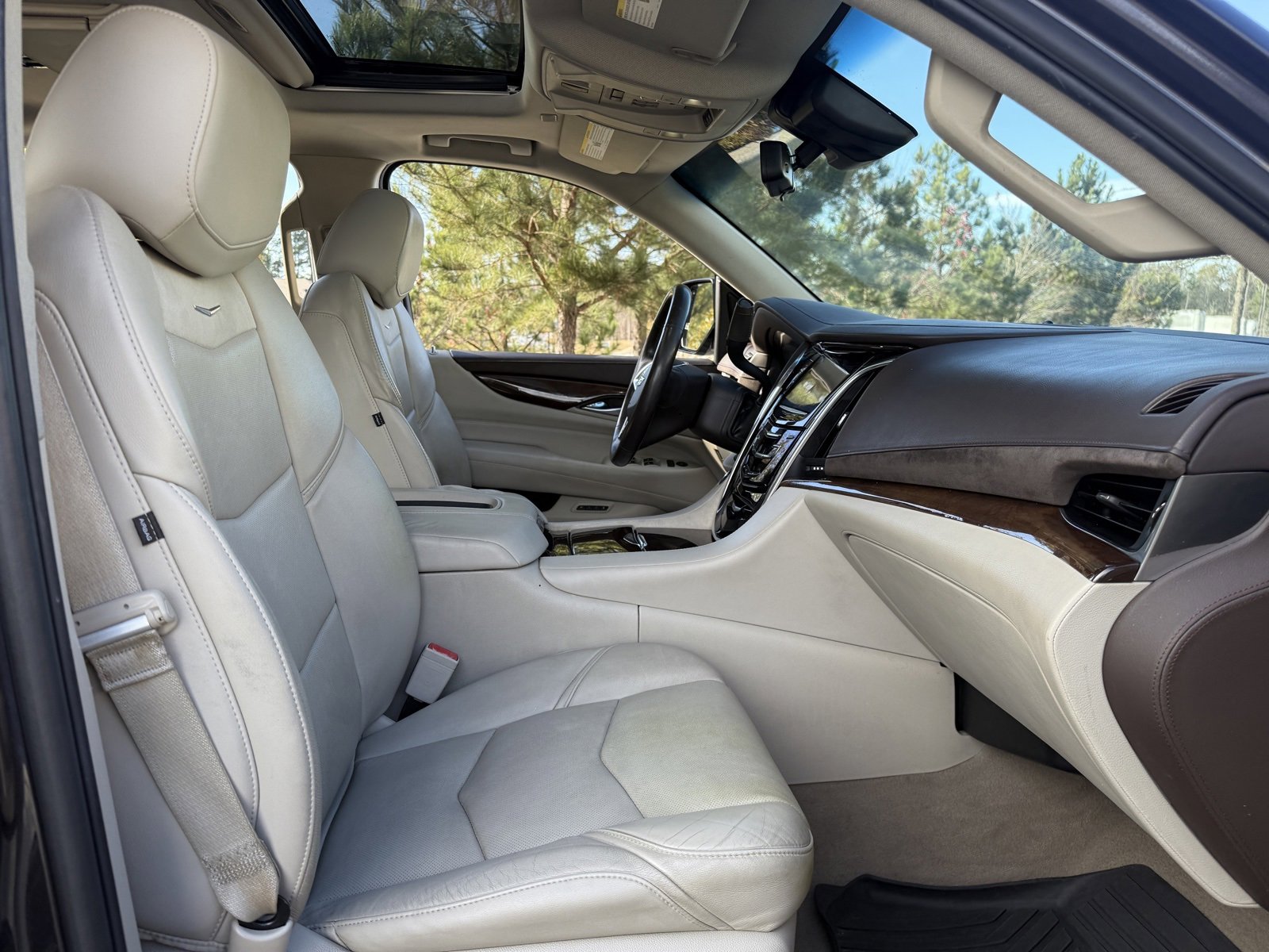 Used 2017 Cadillac Escalade Premium Luxury image 36