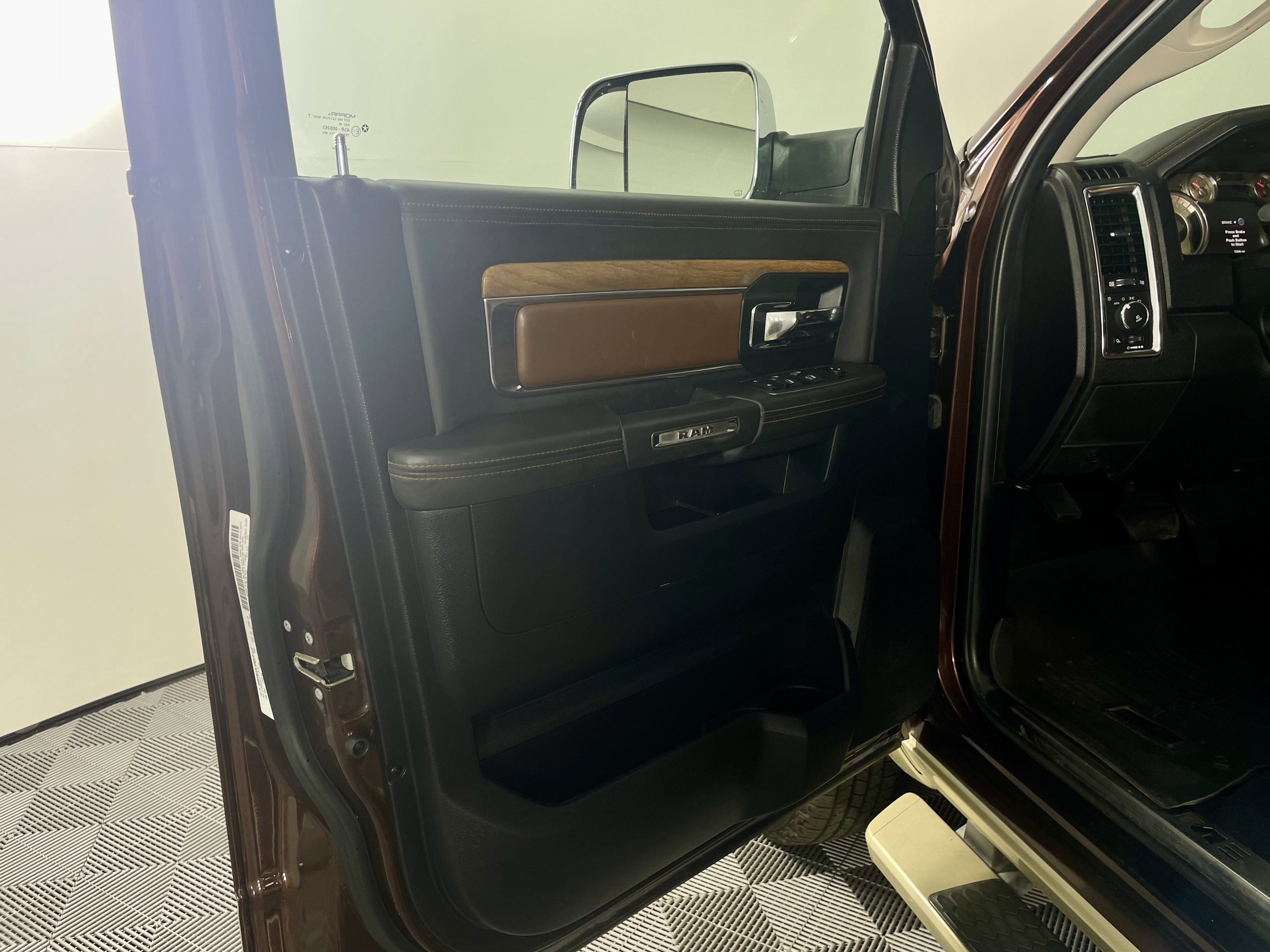 Used 2014 RAM 3500 Laramie Longhorn image 13