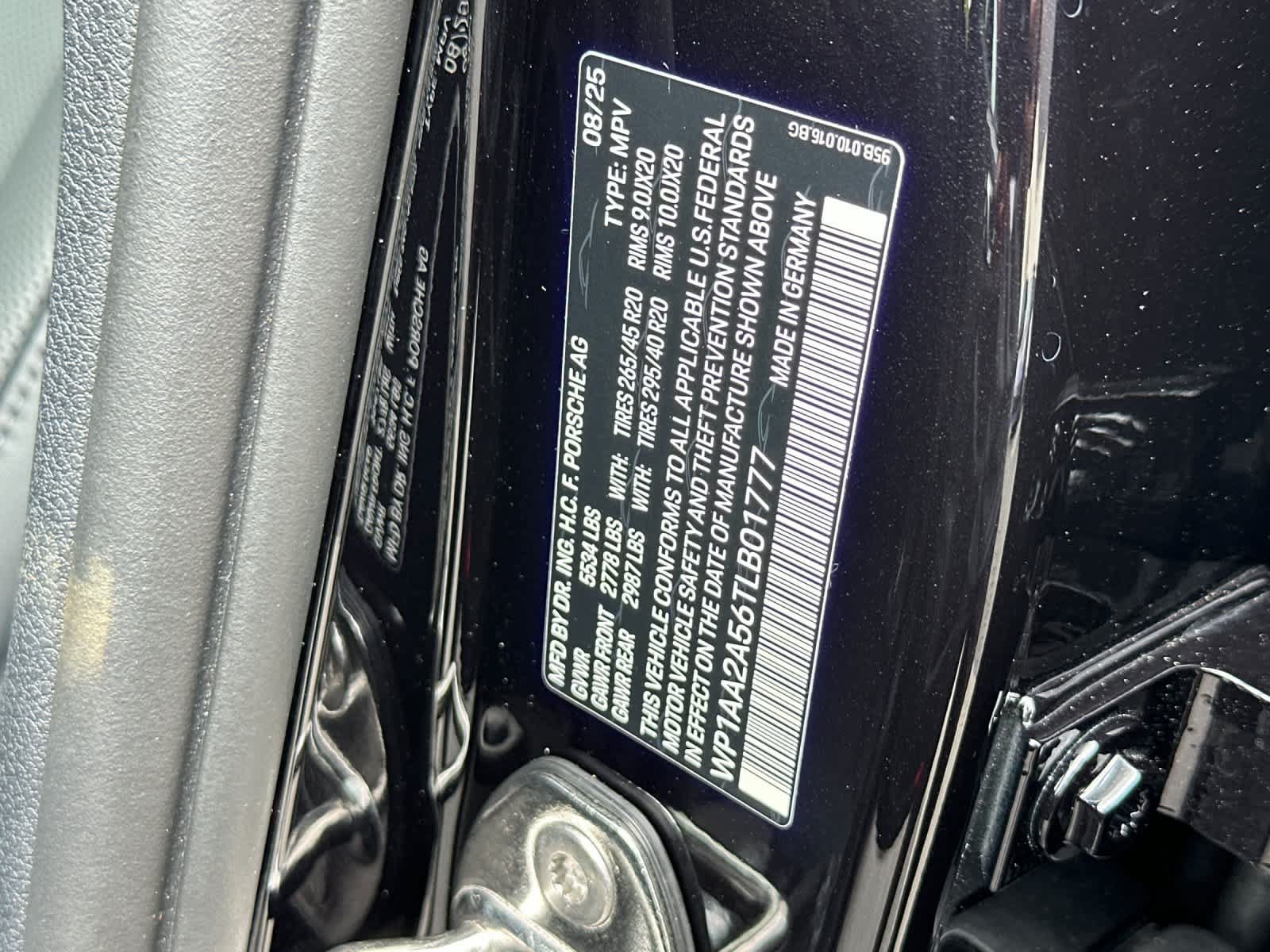 Certified 2026 Porsche Macan AWD/4WD image 33