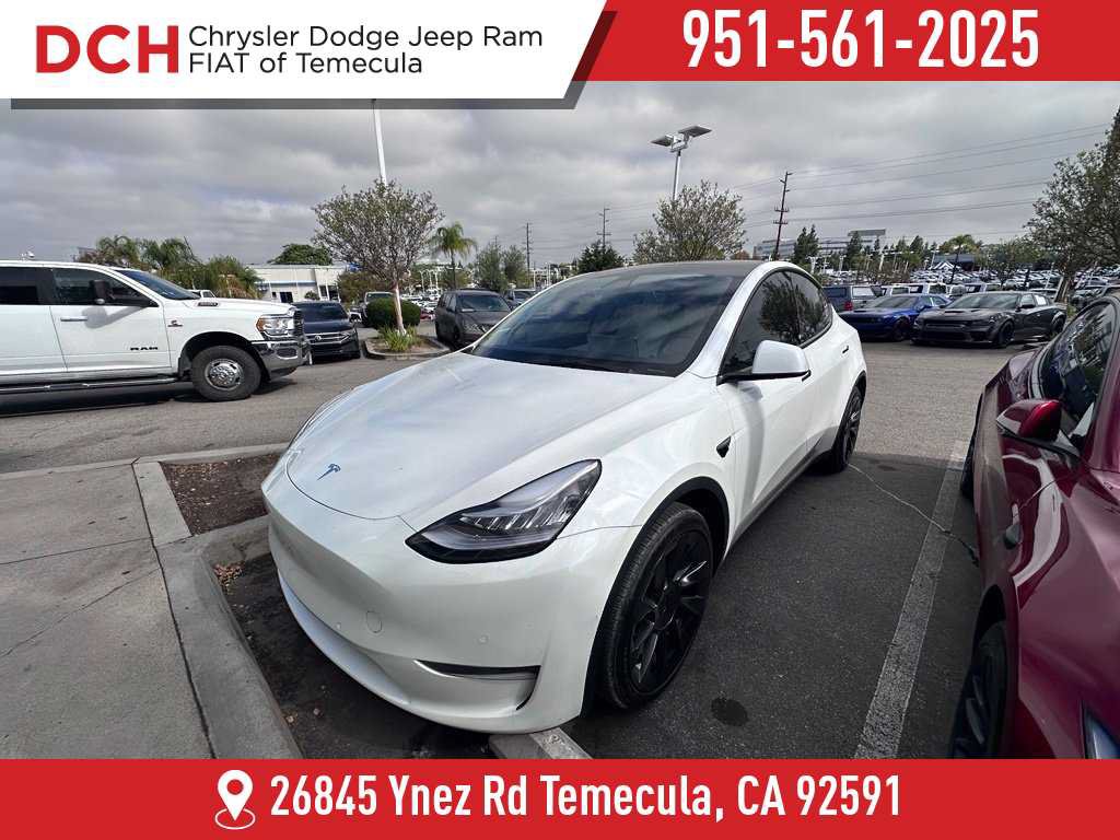Used 2022 Tesla Model Y Long Range AWD/4WD image 1