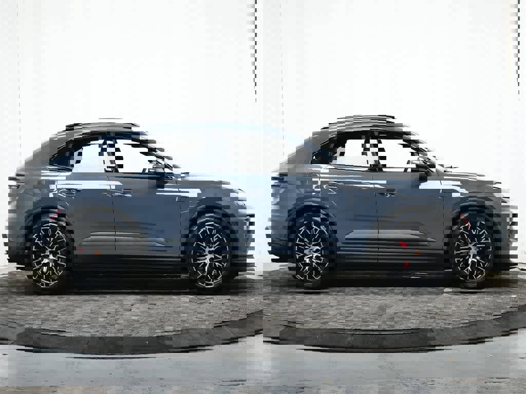 New 2025 Porsche Macan 4S Electric image 8