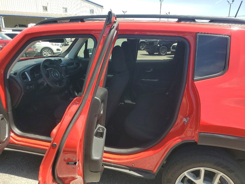 Used 2022 Jeep Renegade Latitude AWD/4WD image 11