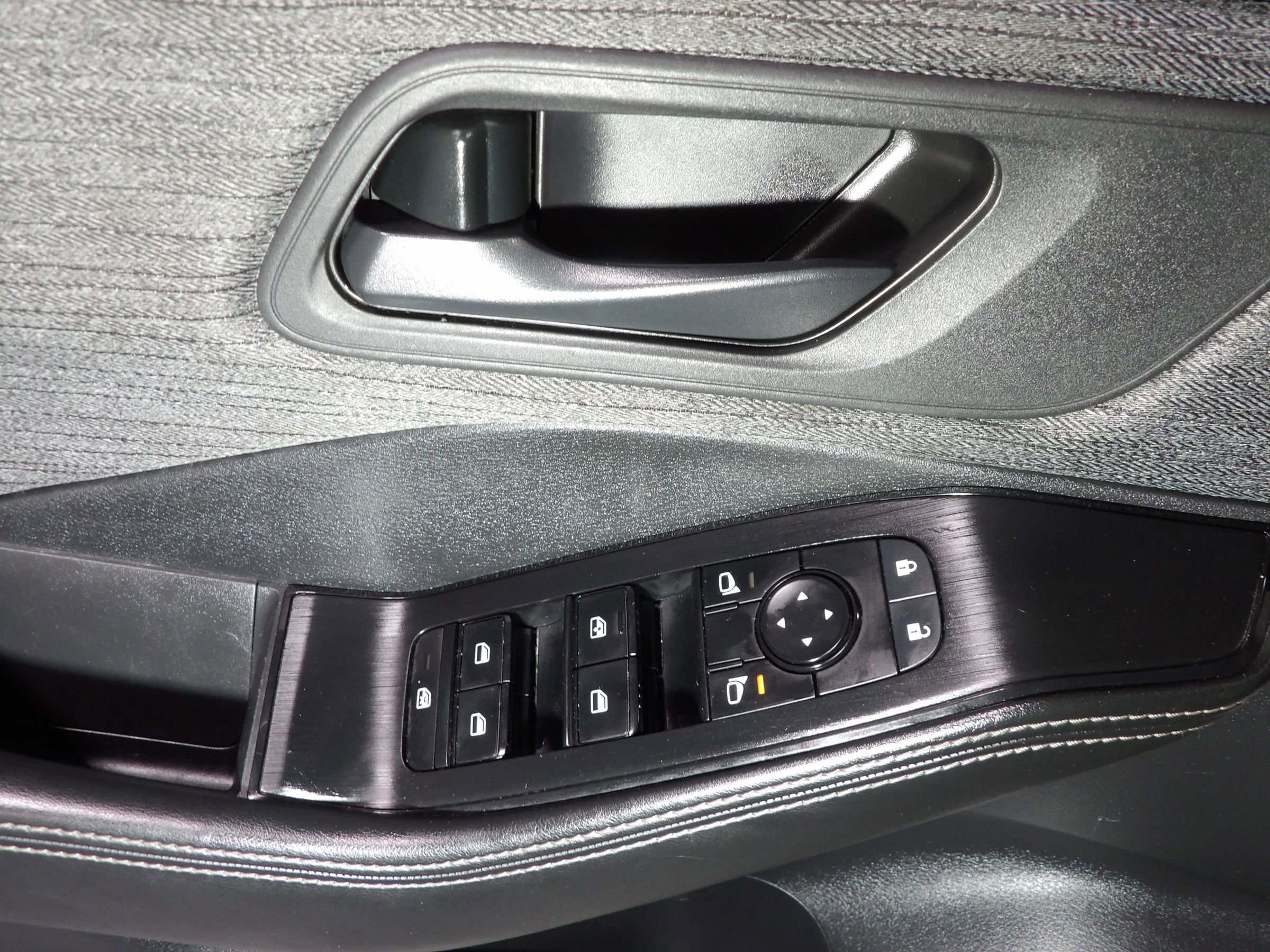 Used 2021 Nissan Rogue S AWD/4WD image 9