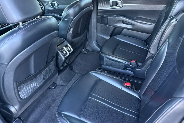 Certified 2023 Kia Sorento EX w/ Panoramic Sunroof Package AWD/4WD image 15