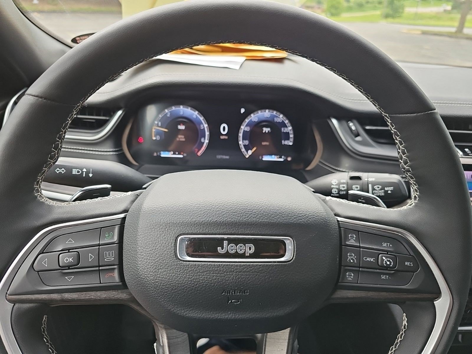 Used 2025 Jeep Grand Cherokee Limited AWD/4WD image 21
