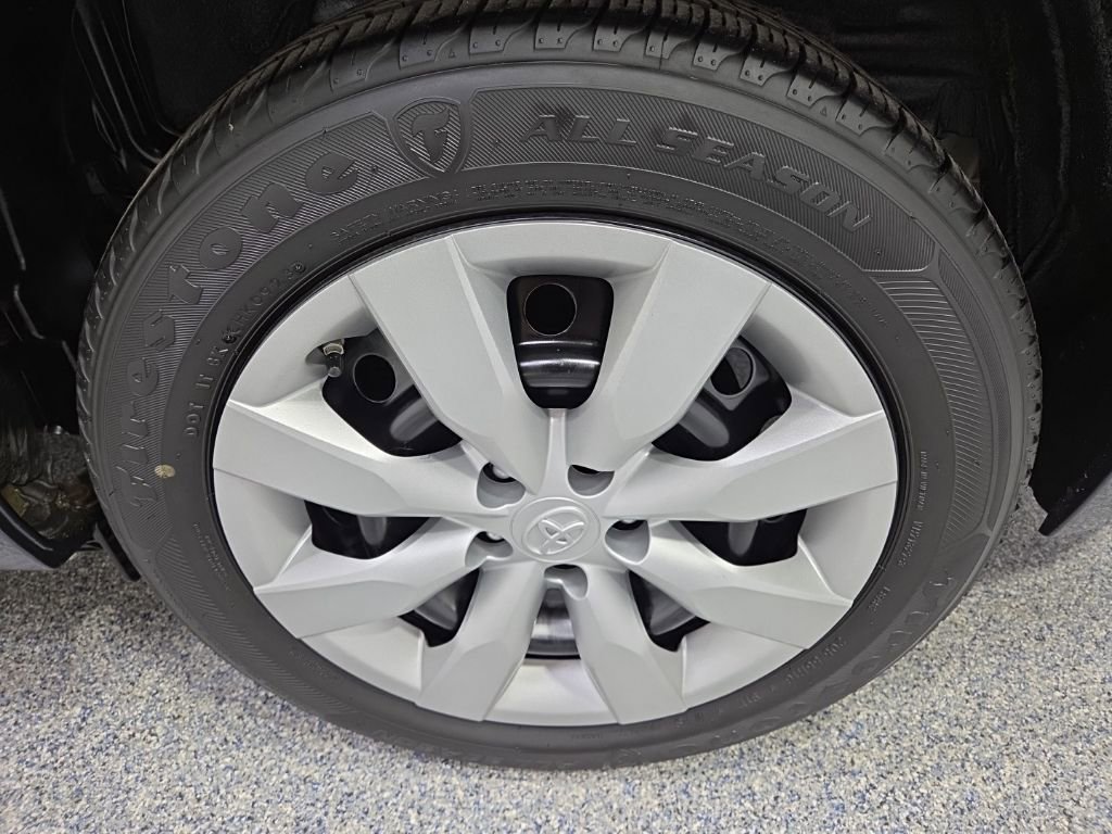 Used 2015 Toyota Corolla LE image 33